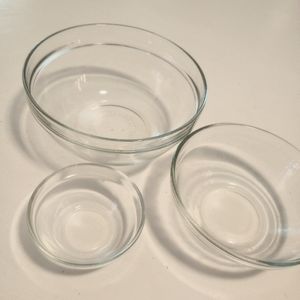 Set of nesting bowls